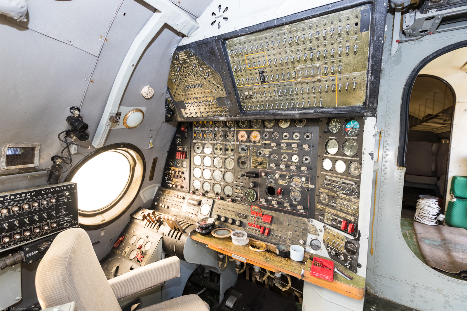Центральный музей ВВС в Монино 240819: первый прототип Ту-114 внутри кабины 