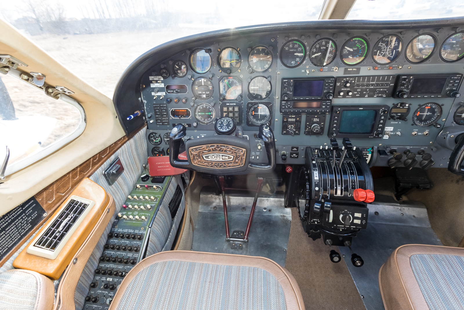 Cessna 414 Chancellor 19 марта 2020 года в Мячково ч2, внутри самолета. 