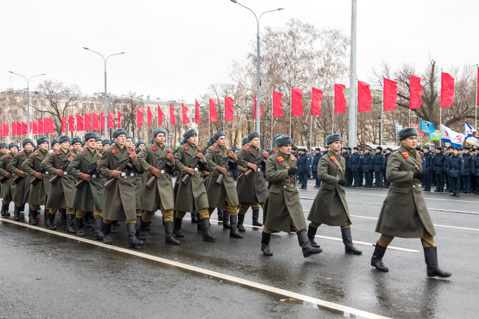 Где проходил военный парад 7 ноября. Парад 7 ноября 1988 года в Одессе. Парад 7 ноября 1988 в Москве внутренние войска. Парад 7 ноября 1983 Академия имени Ленина. Парад 7 ноября 1987 года в Казани.