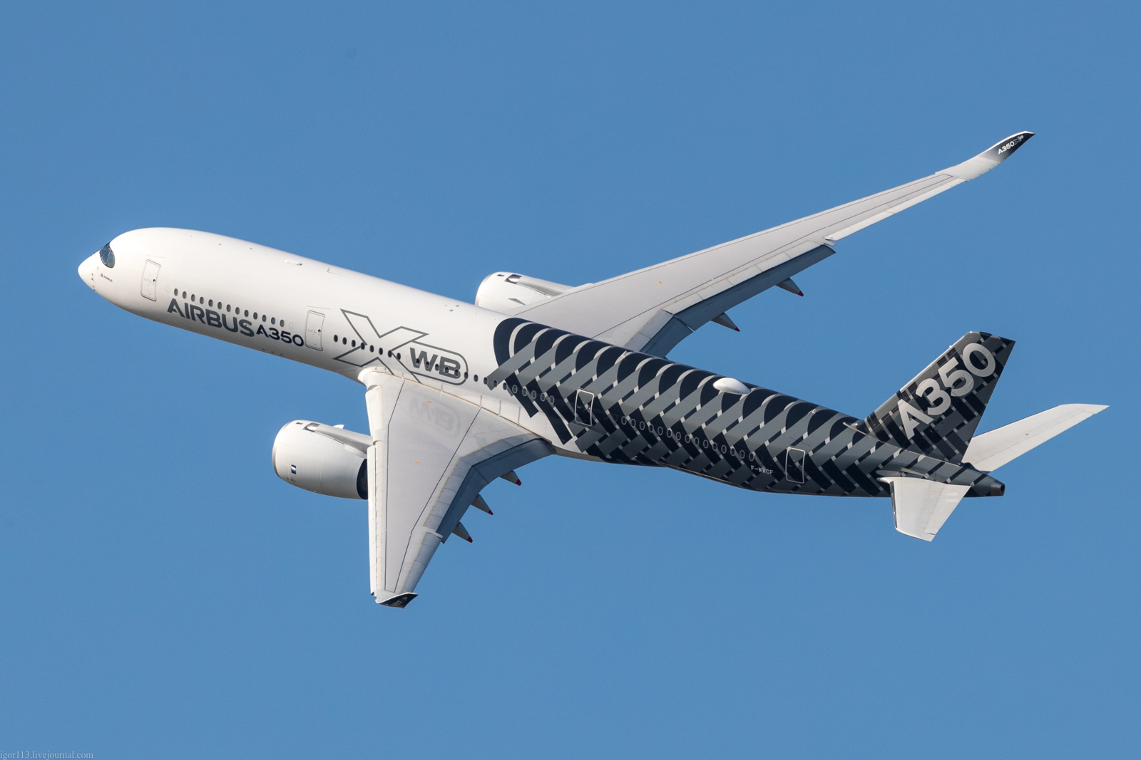Самолеты за 5 рублей. A350 XWB Carbon livery.