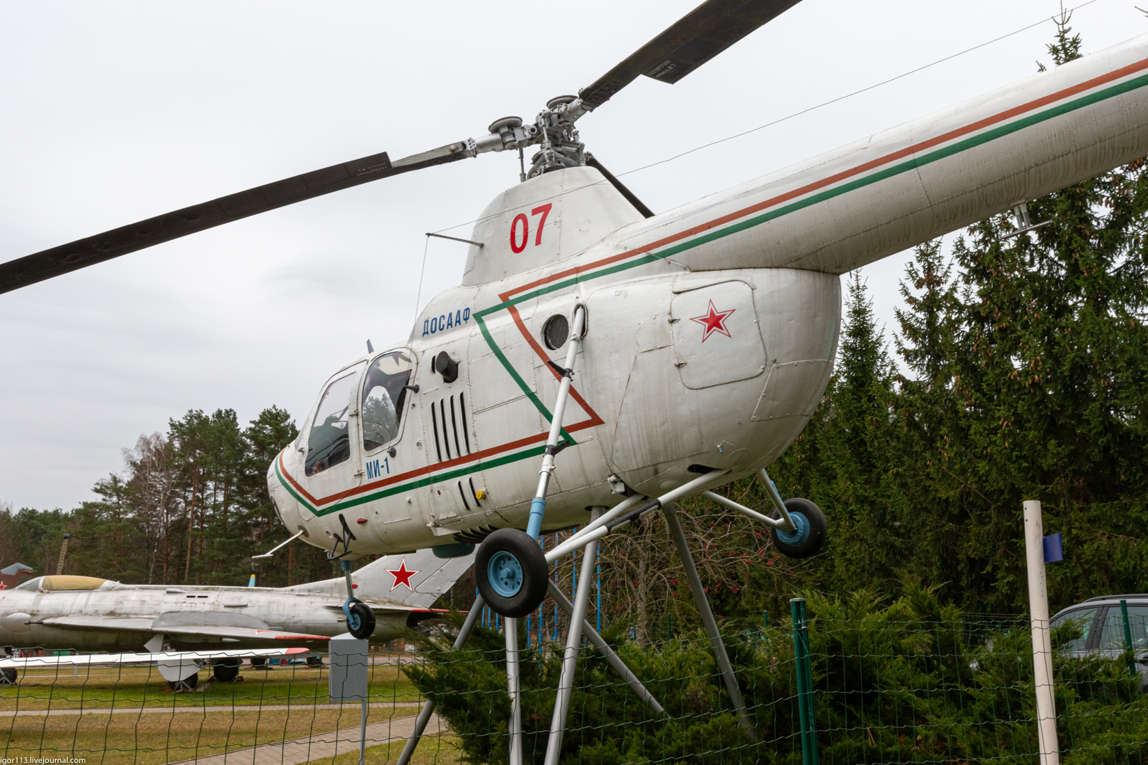 Авиационный музей в Минске ч2-1: вертолет Ми-1М 