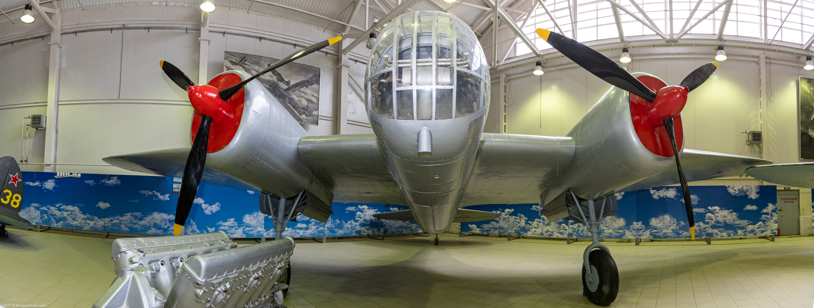 Музей ВВС Монино 030421 зал 2: скоростной фронтовой бомбардировщик СБ (АНТ-40) 