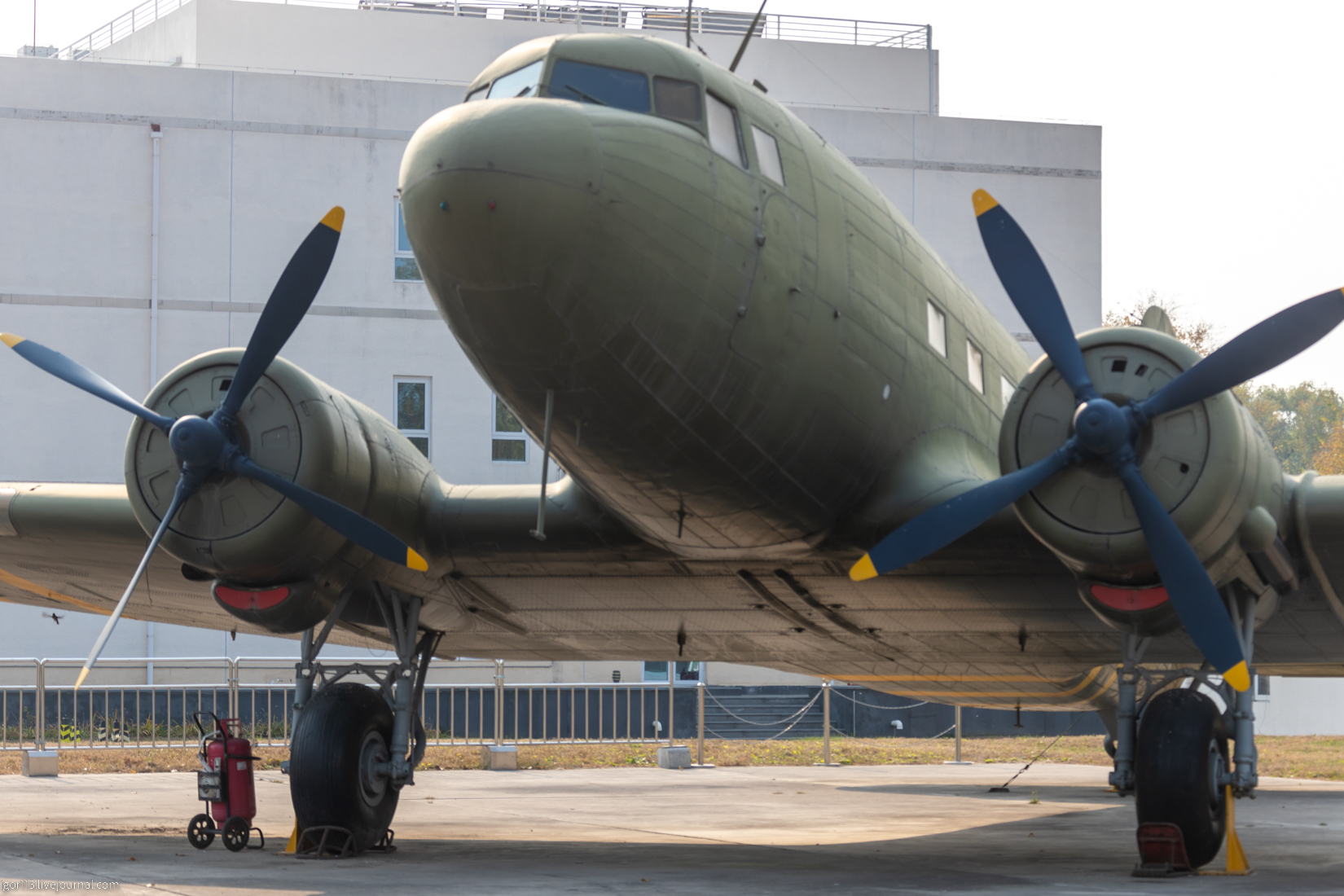 Поездка в Китай. ч37 Музей гражданской авиации ч1:Ли-2 зеленый.
