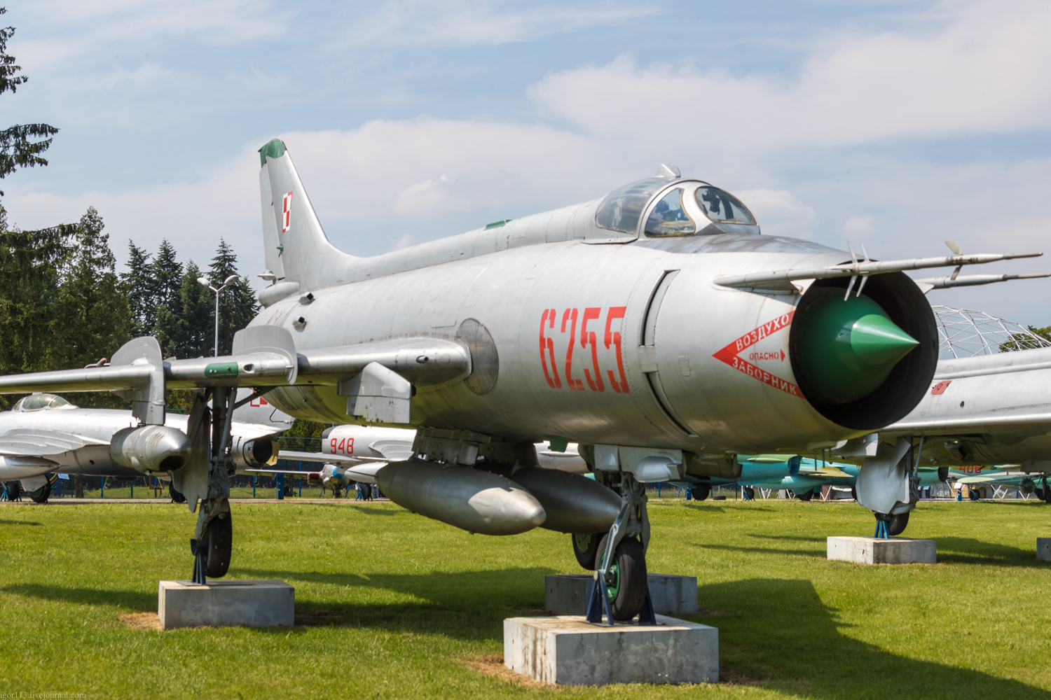 Museum Sil Powietrznych в Deblin : истребитель-бомбардировщик Су-20 (экспортный вариант Су-17М).