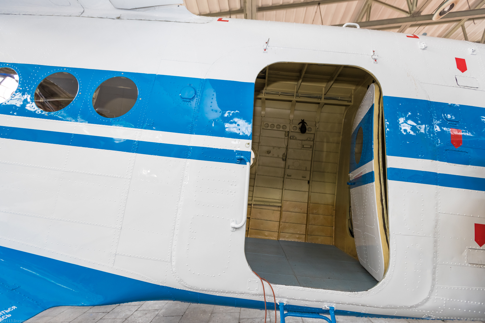 Первый полет с воды Ан-2В с реверсивным винтом. 
